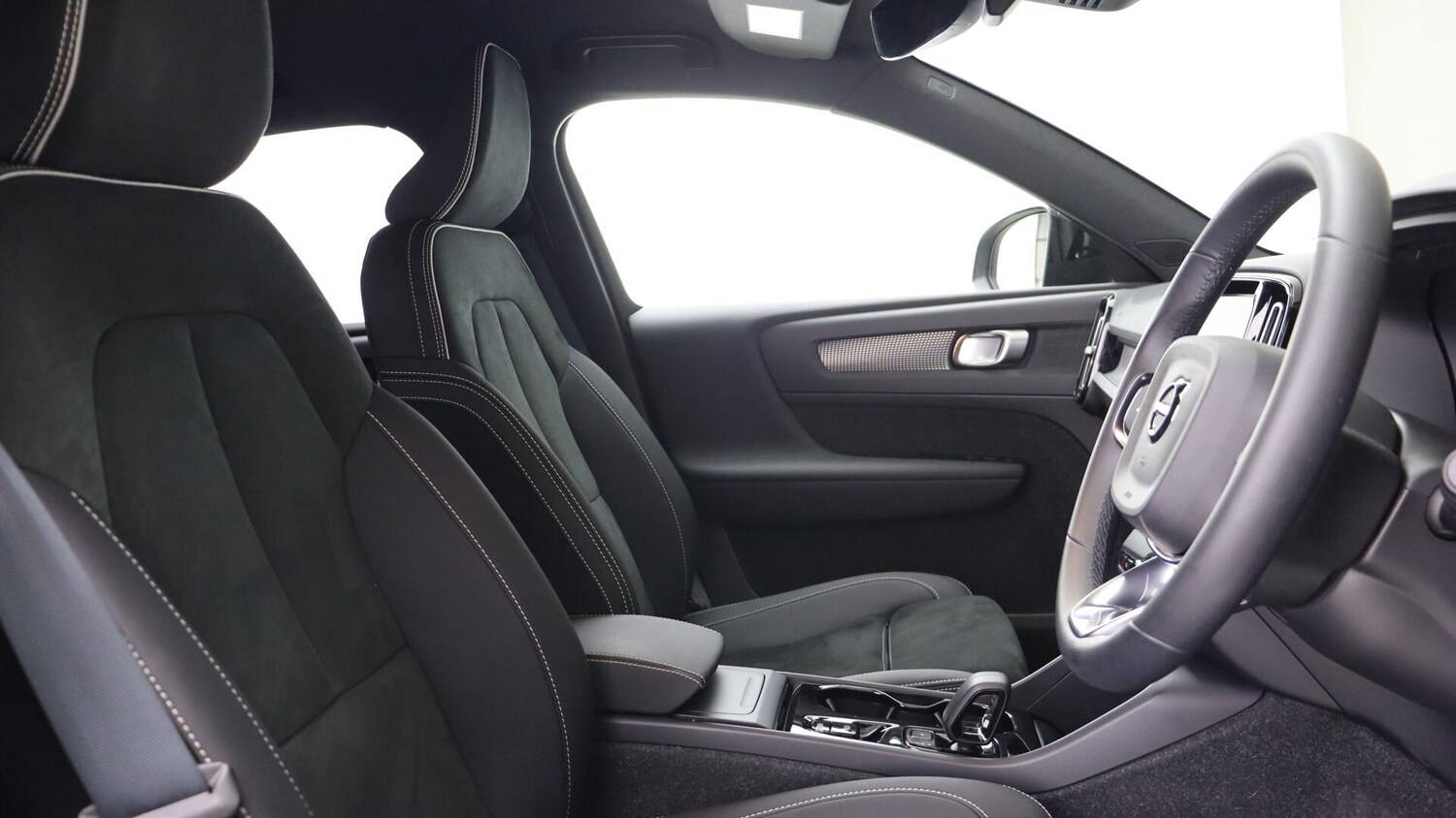 Used Volvo XC40 2025 for sale - 76059777: Photo 15