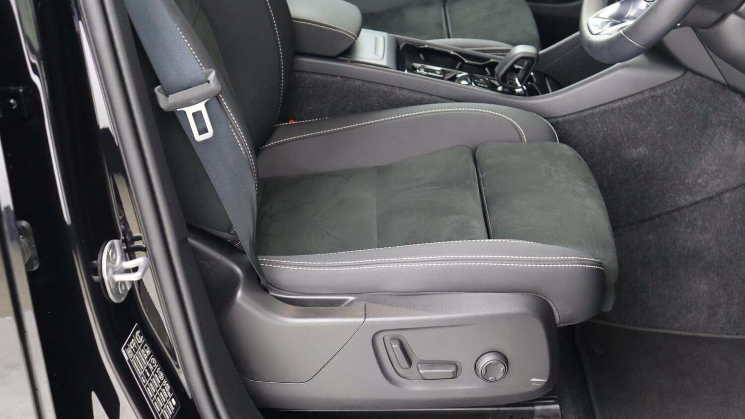 Used Volvo XC40 2025 for sale - 76059777: Photo 28
