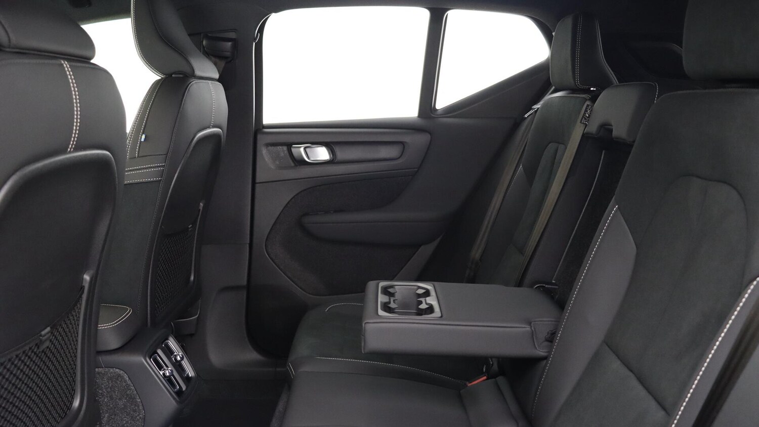 Used Volvo XC40 2025 for sale - 76059777: Photo 30