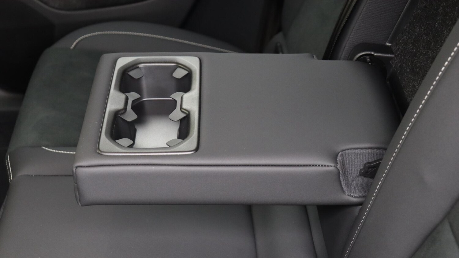 Used Volvo XC40 2025 for sale - 76059777: Photo 31