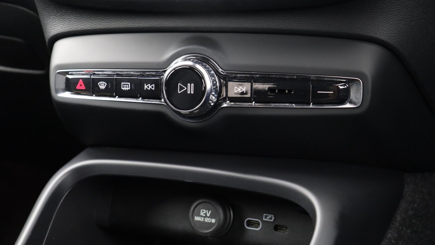 Used Volvo XC40 2025 for sale - 76059777: Photo 38