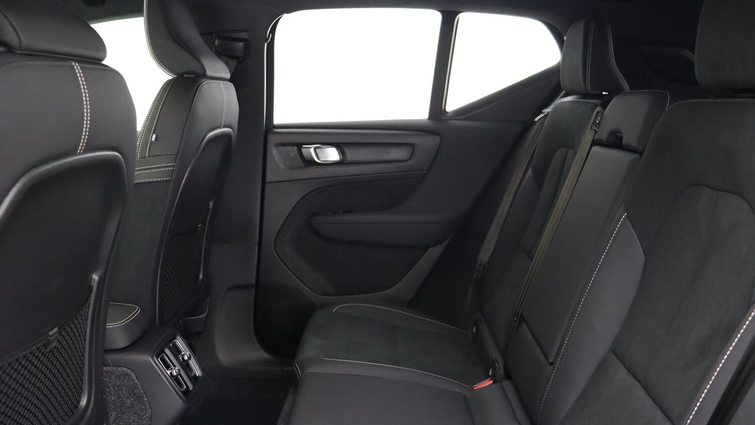 Used Volvo XC40 2025 for sale - 76059777: Photo 6
