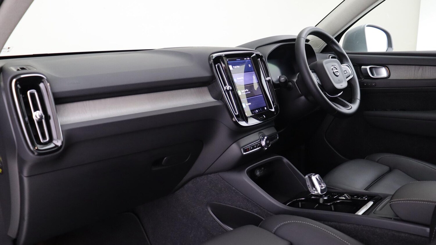 Used Volvo XC40 2025 for sale - 76013180: Photo 15
