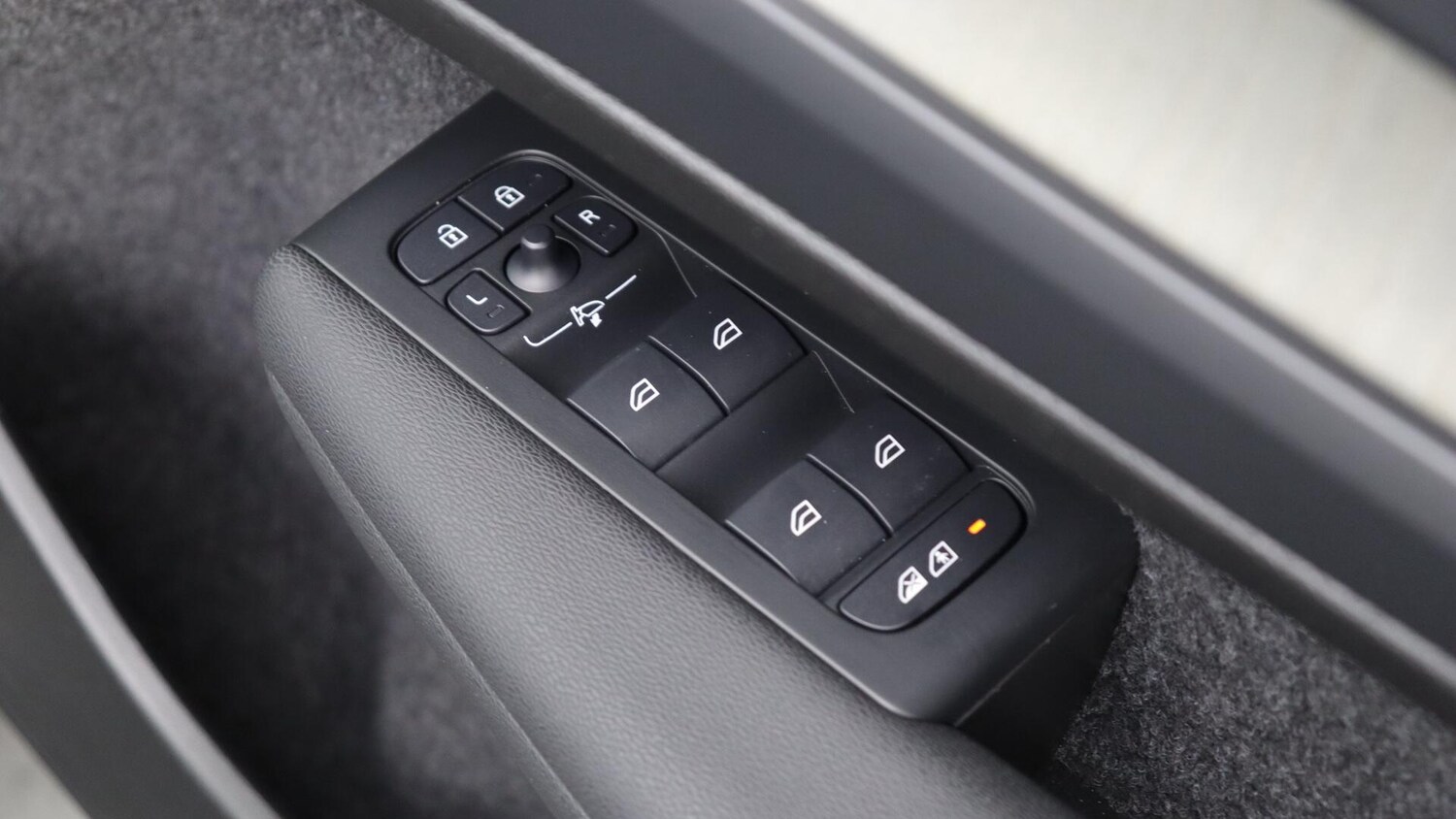 Used Volvo XC40 2025 for sale - 76013180: Photo 23