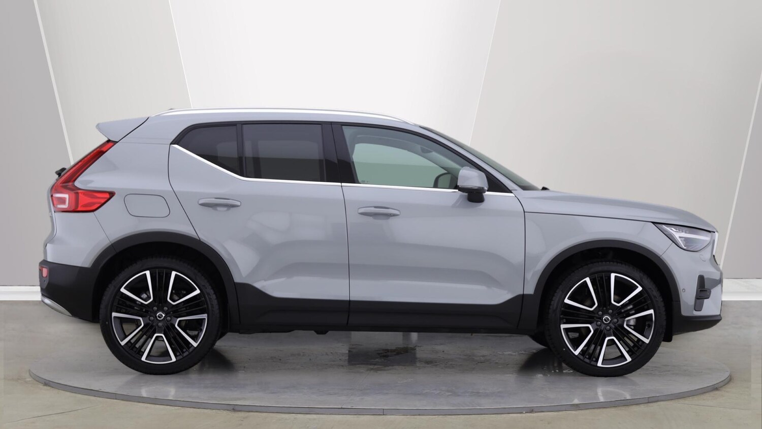 Used Volvo XC40 2025 for sale - 76013180: Photo 3