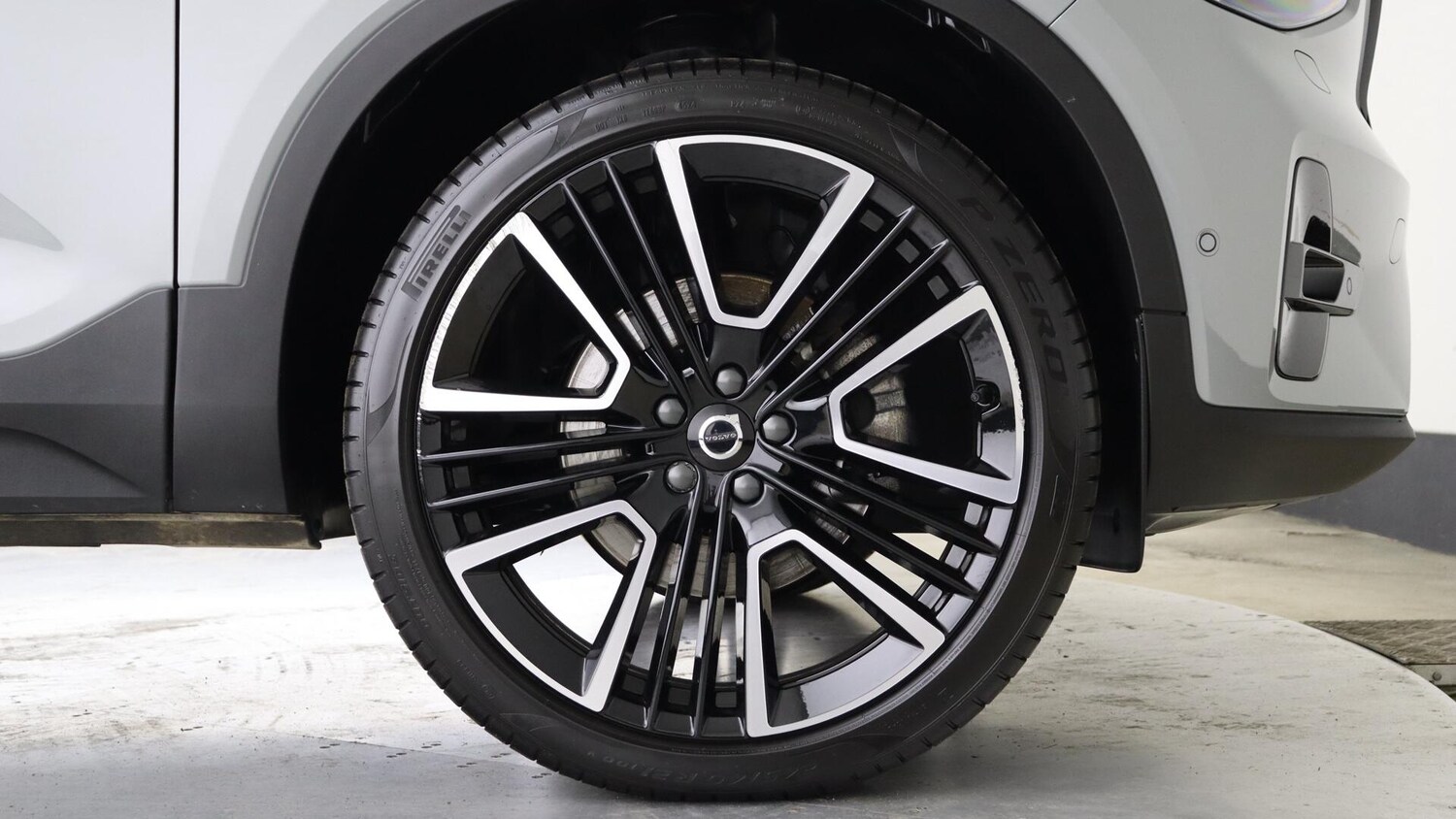 Used Volvo XC40 2025 for sale - 76013180: Photo 9