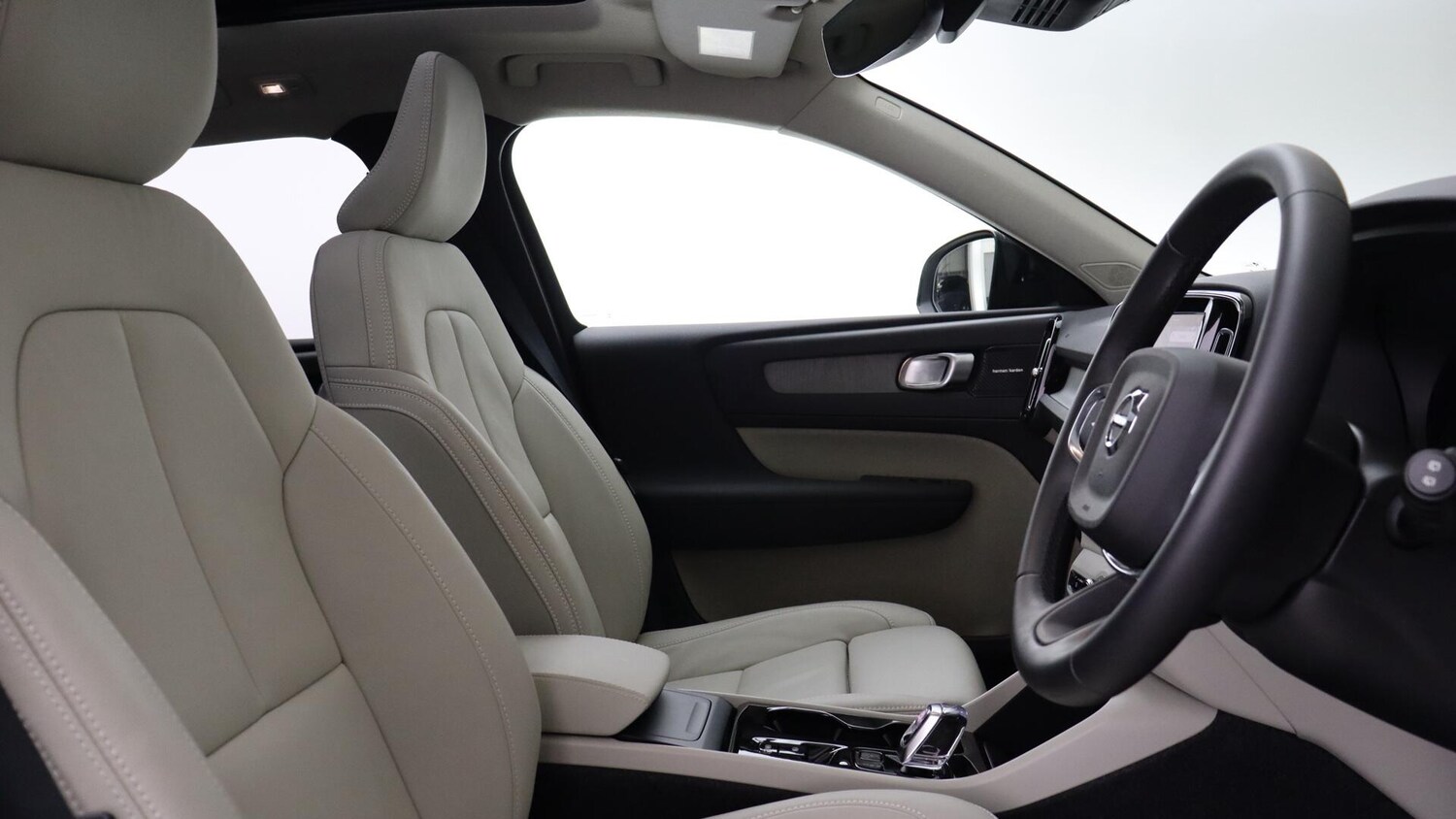 Used Volvo XC40 2025 for sale - 76012709: Photo 14
