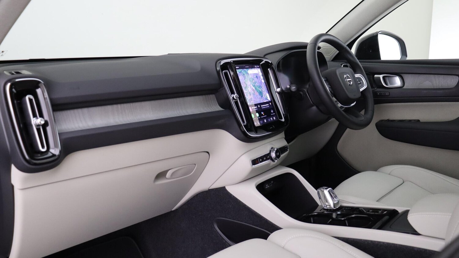 Used Volvo XC40 2025 for sale - 76012709: Photo 15