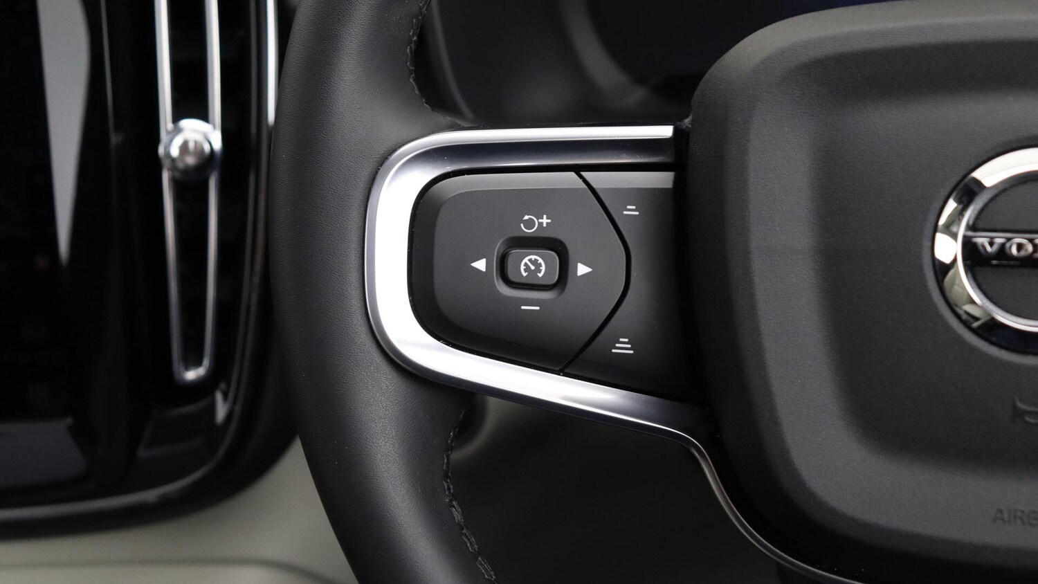 Used Volvo XC40 2025 for sale - 76012709: Photo 20
