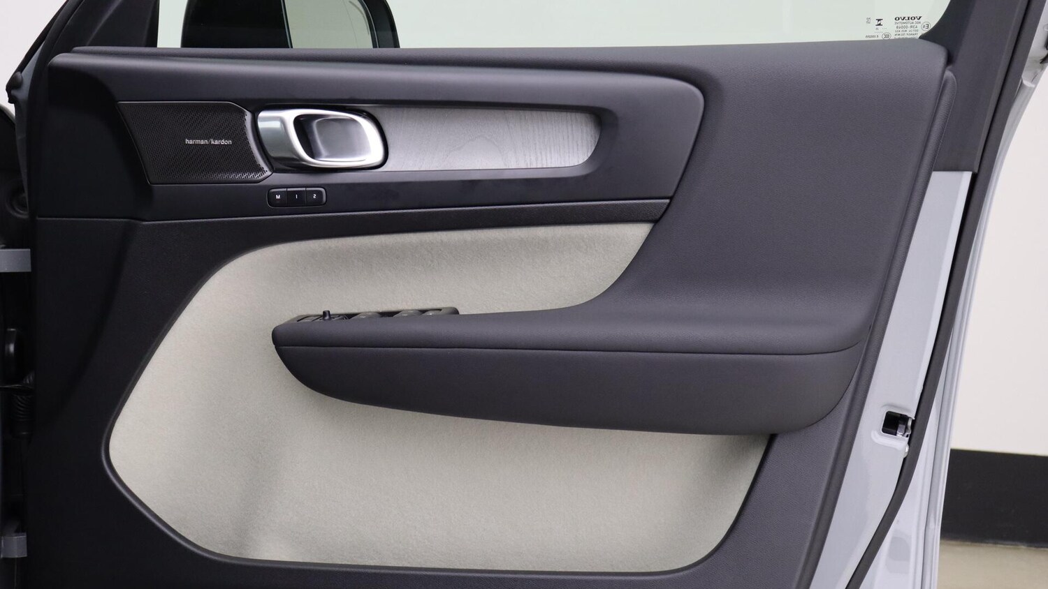 Used Volvo XC40 2025 for sale - 76012709: Photo 28