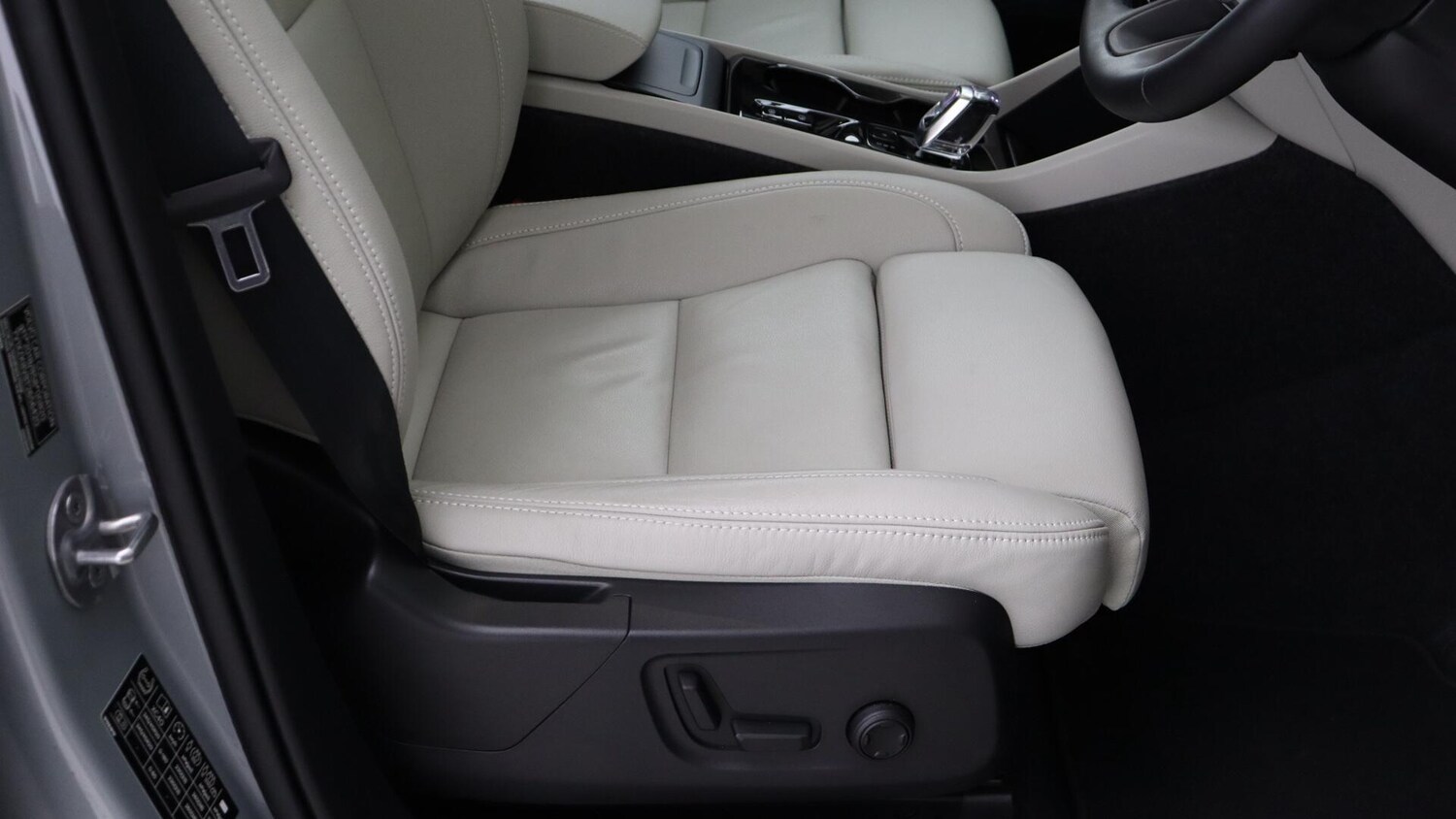 Used Volvo XC40 2025 for sale - 76012709: Photo 29