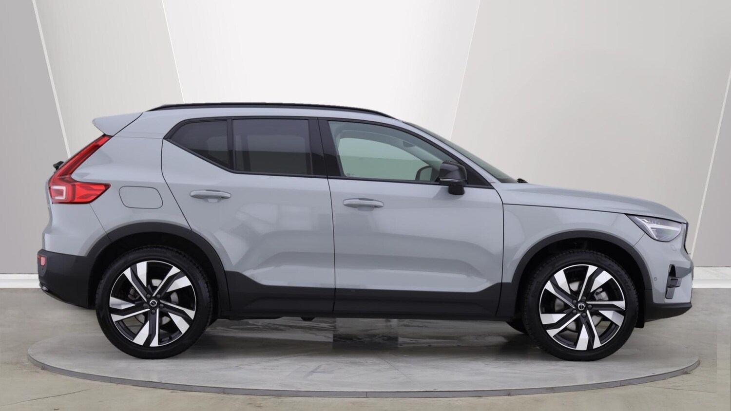 Used Volvo XC40 2025 for sale - 76012709: Photo 3