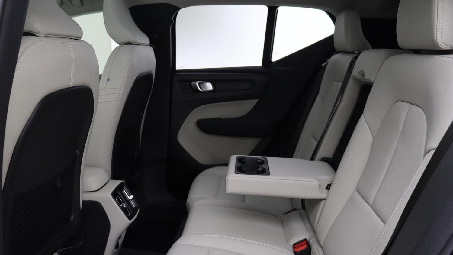 Used Volvo XC40 2025 for sale - 76012709: Photo 32