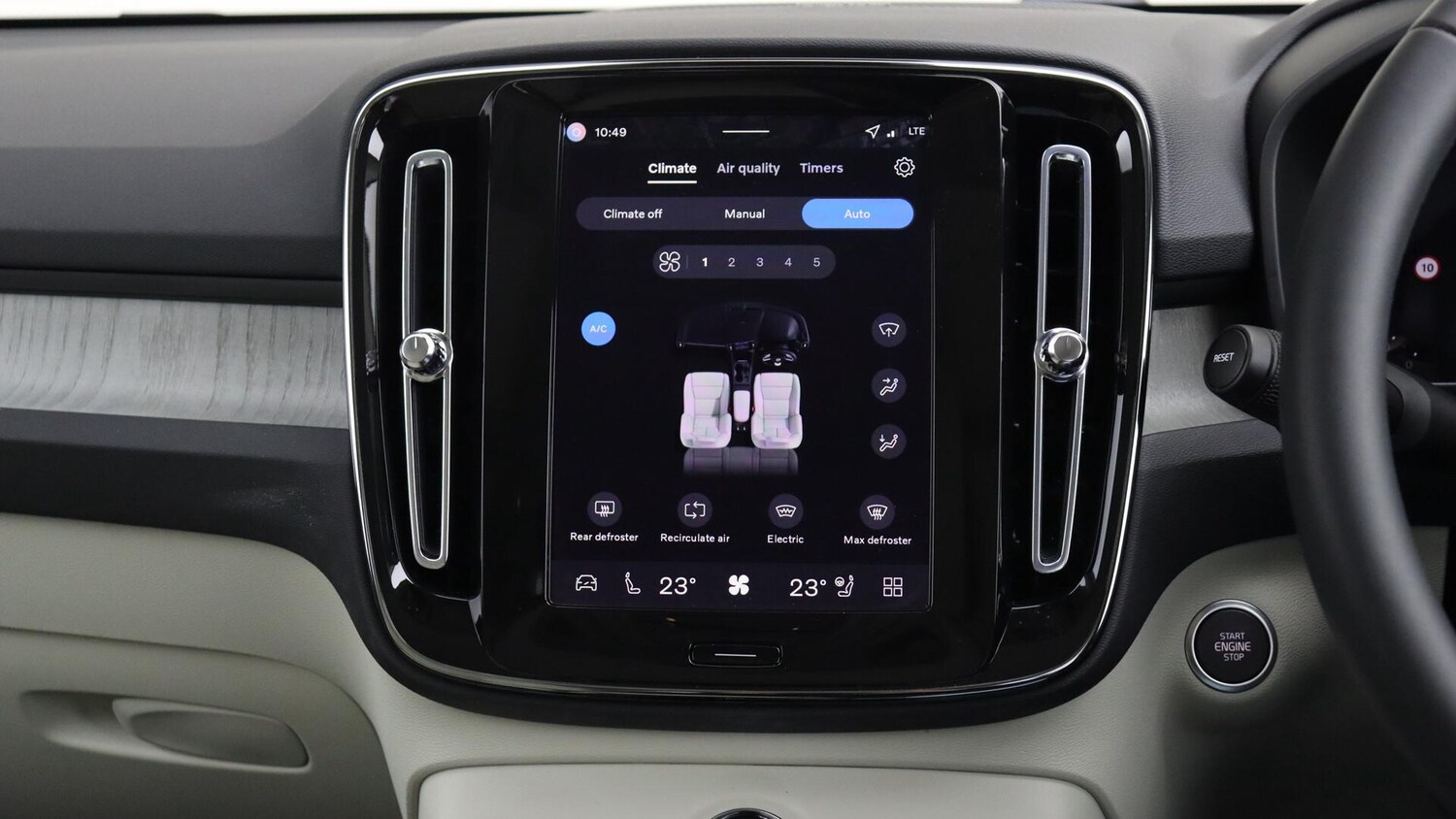 Used Volvo XC40 2025 for sale - 76012709: Photo 37