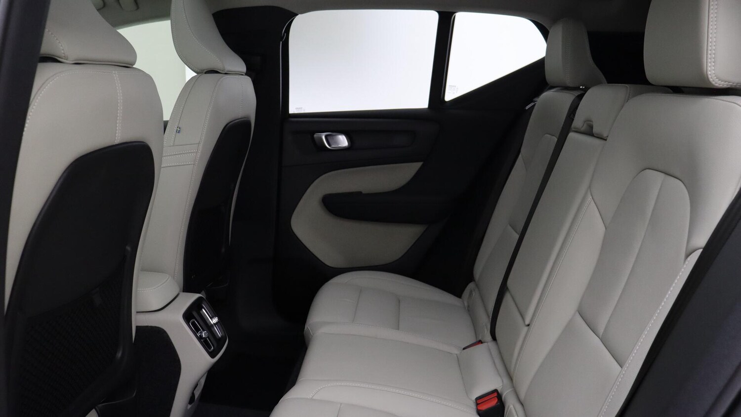Used Volvo XC40 2025 for sale - 76012709: Photo 39