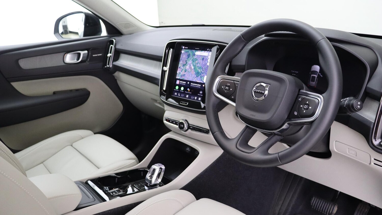 Used Volvo XC40 2025 for sale - 76012709: Photo 4