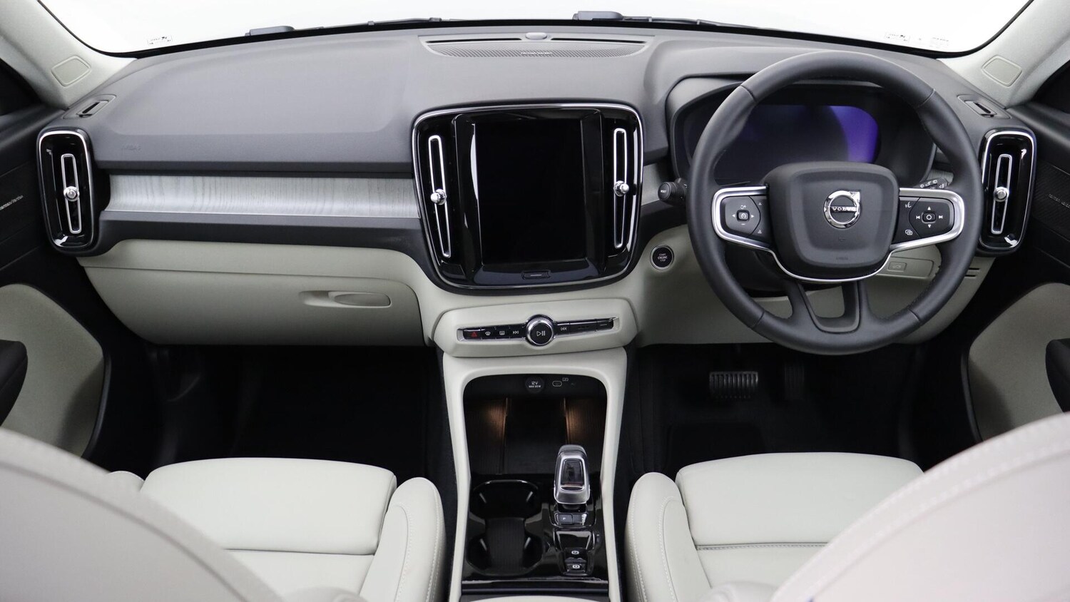 Used Volvo XC40 2025 for sale - 76012709: Photo 5