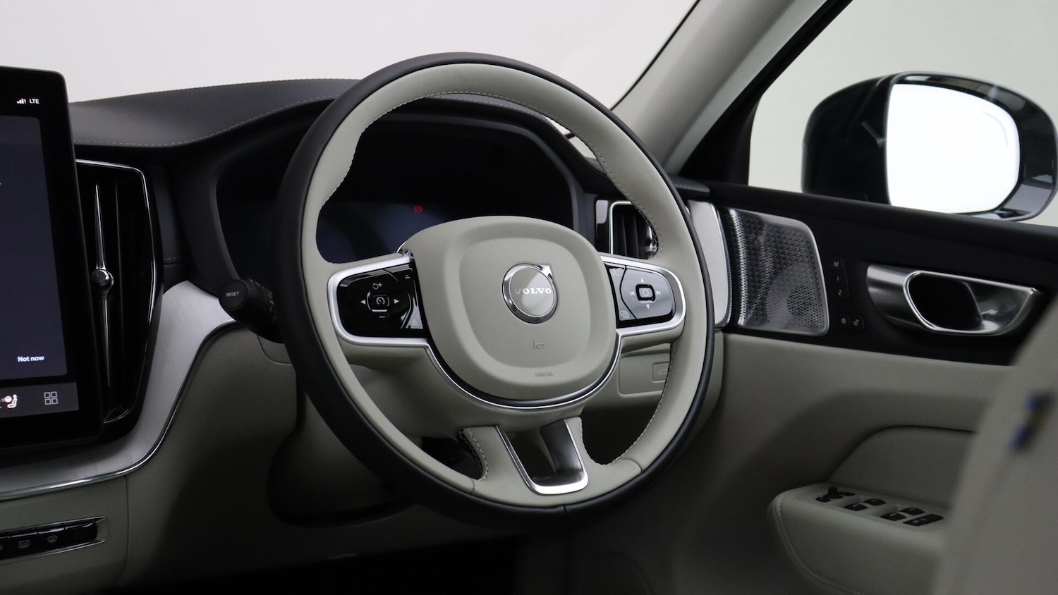 Used Volvo XC60 2025 for sale - 76072465: Photo 10