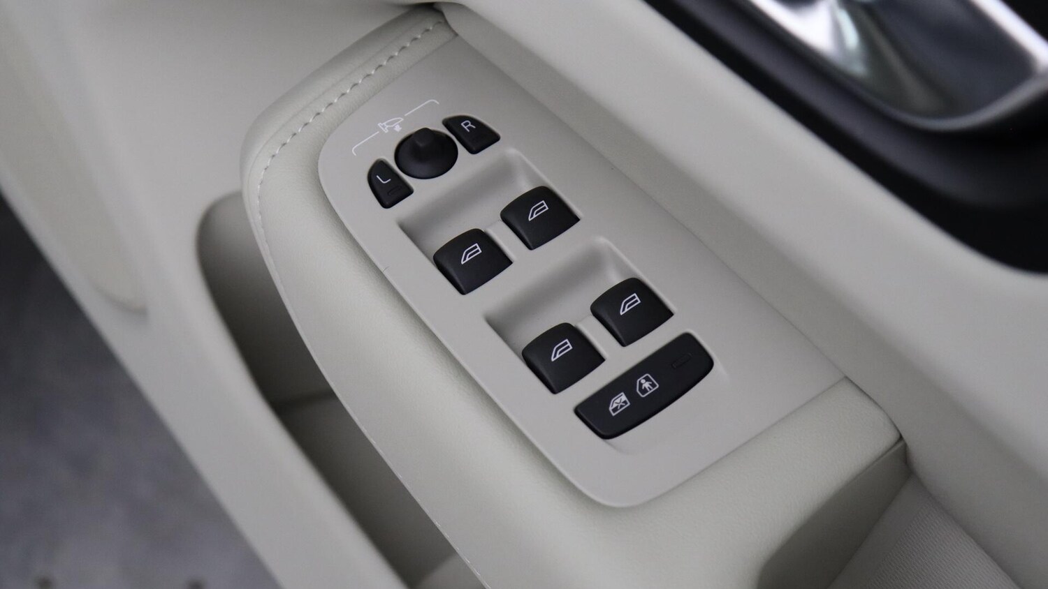 Used Volvo XC60 2025 for sale - 76072465: Photo 24