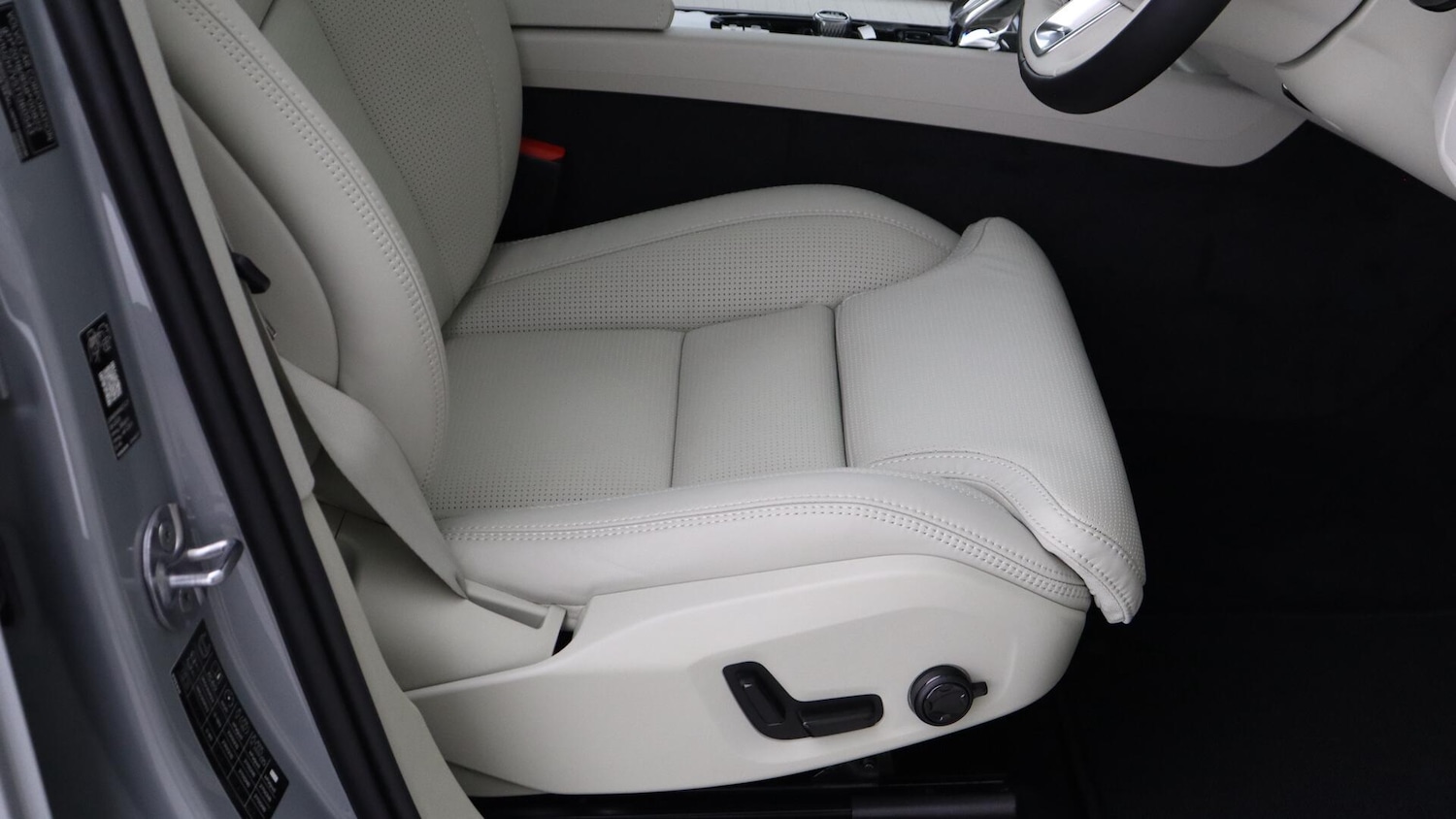 Used Volvo XC60 2025 for sale - 76072465: Photo 30