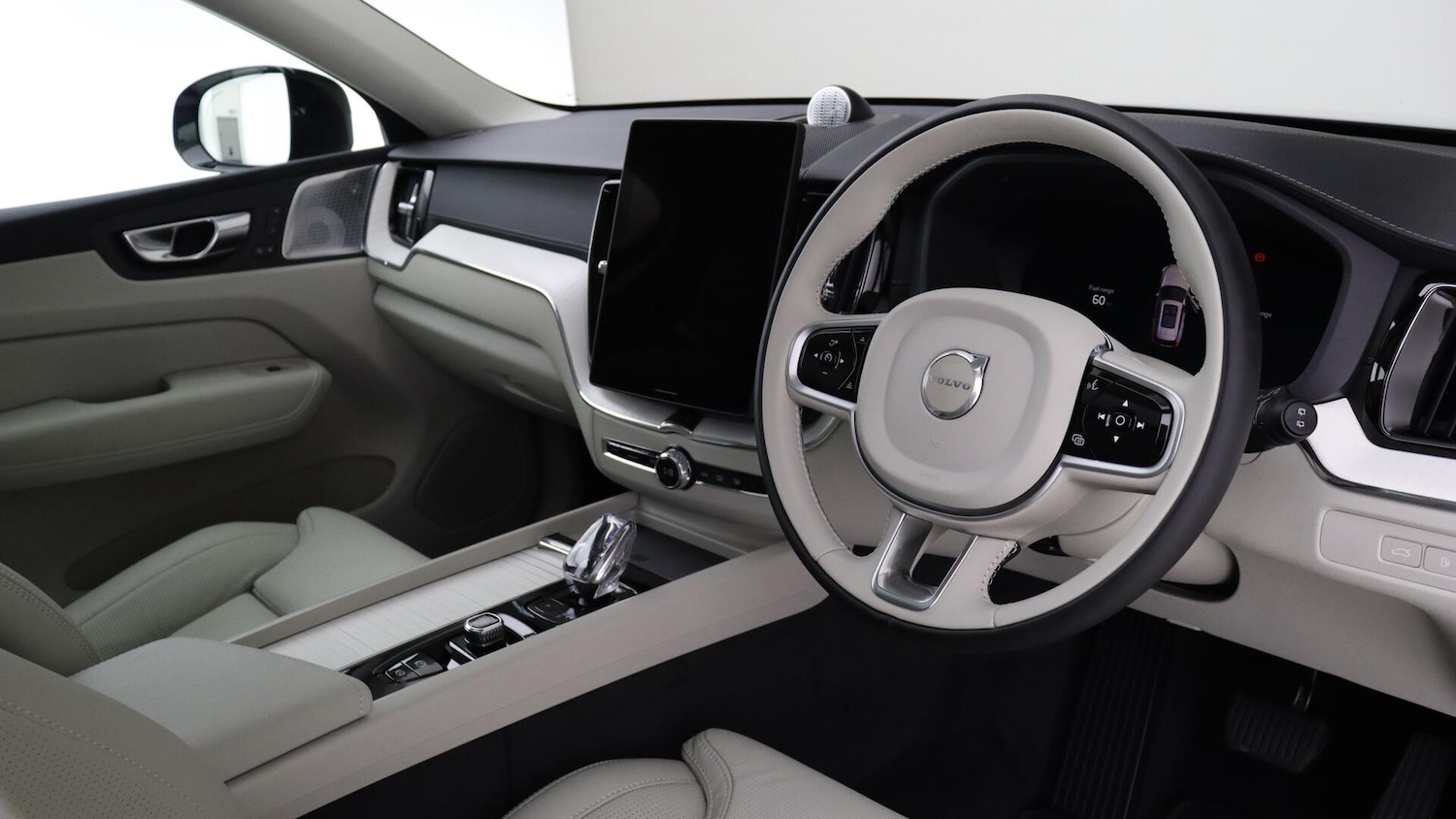Used Volvo XC60 2025 for sale - 76072465: Photo 4