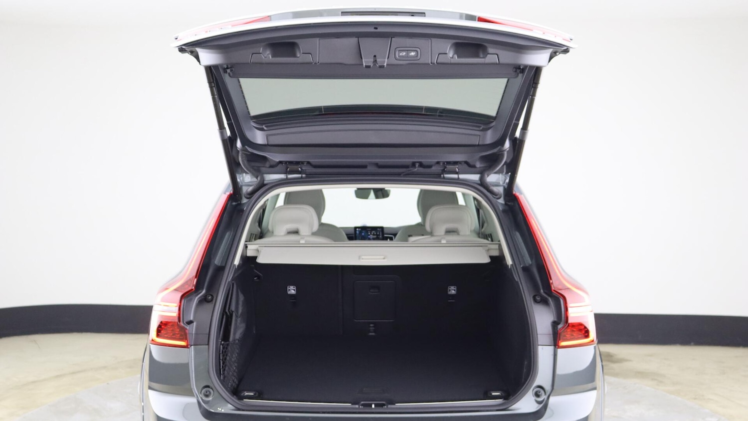 Used Volvo XC60 2025 for sale - 76032053: Photo 13