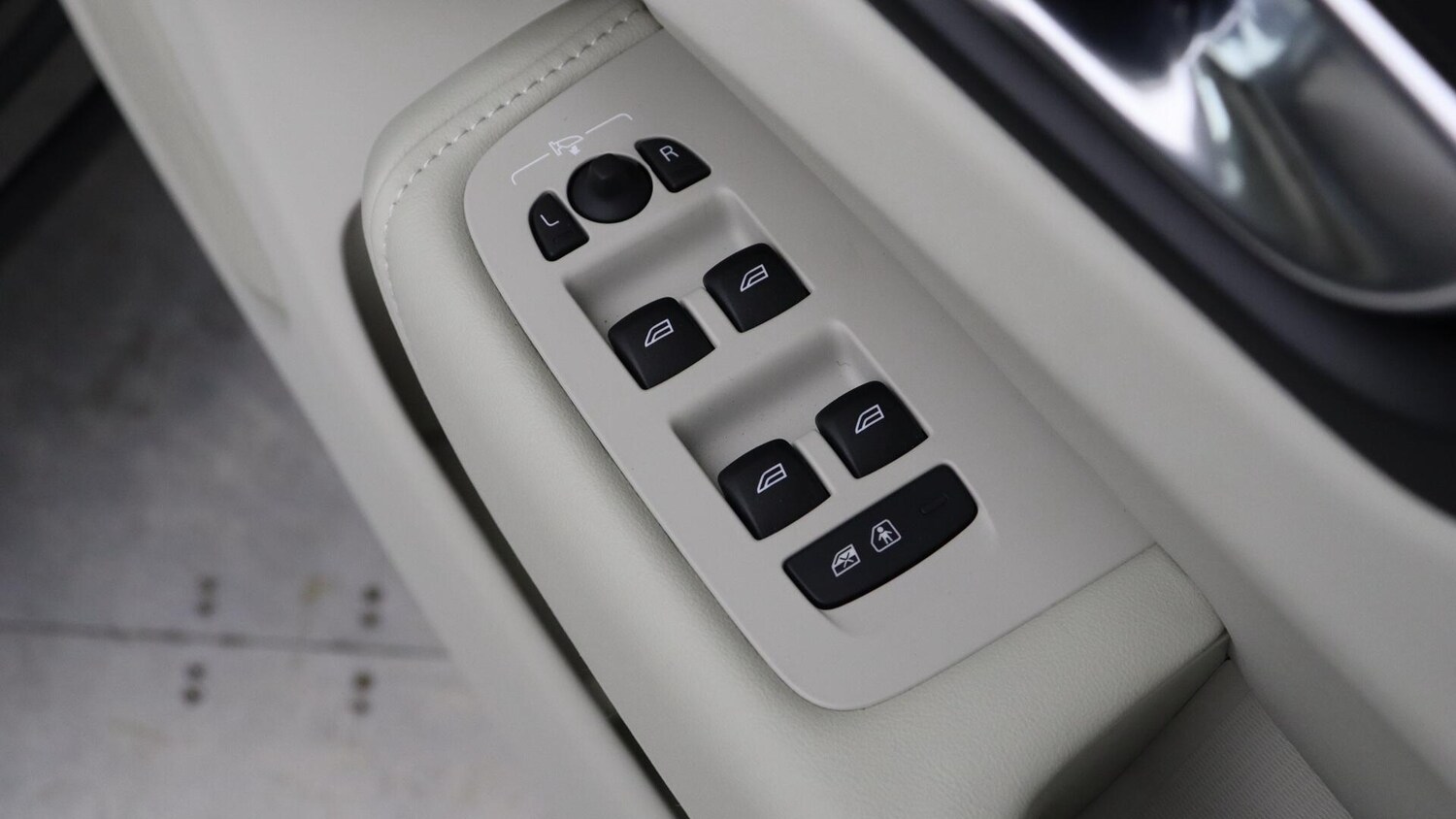Used Volvo XC60 2025 for sale - 76032053: Photo 23