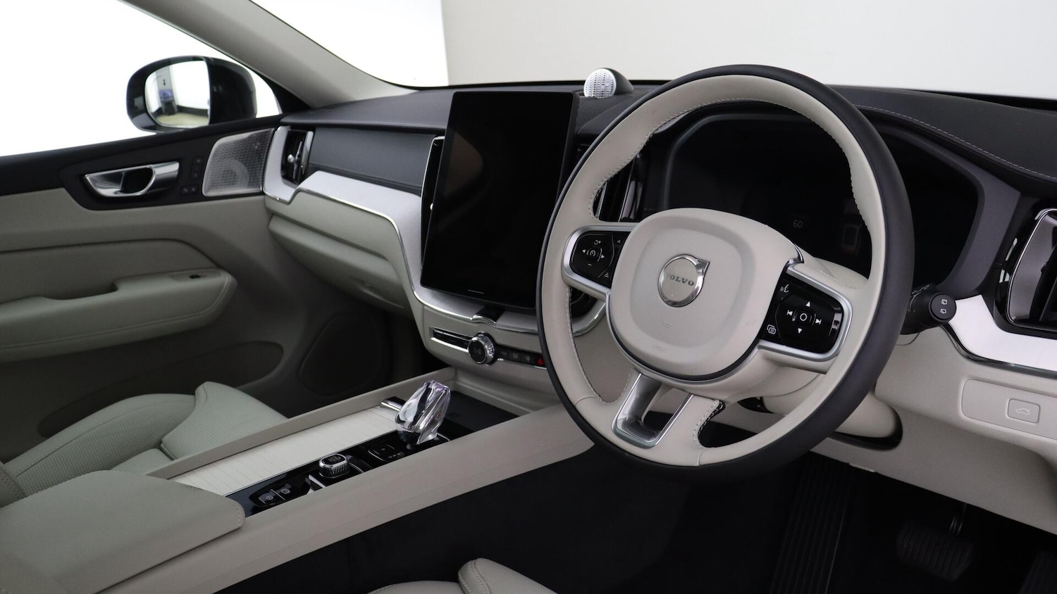 Used Volvo XC60 2025 for sale - 76032053: Photo 4