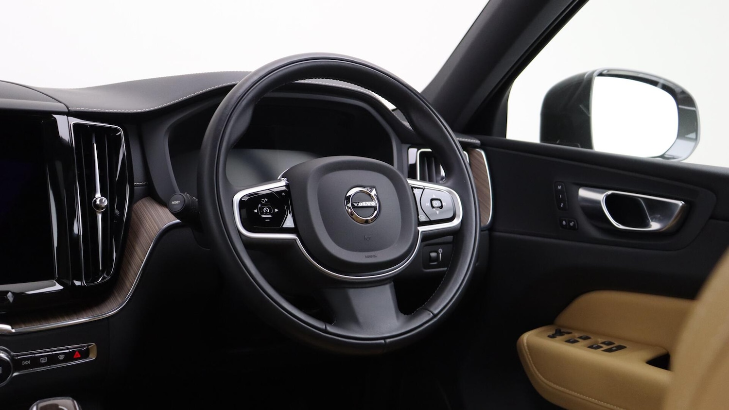 Used Volvo XC60 2021 for sale - 76059430: Photo 10