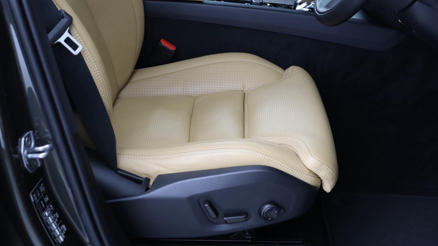 Used Volvo XC60 2021 for sale - 76059430: Photo 28