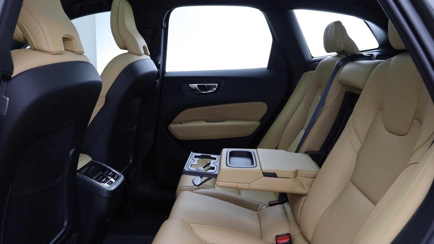 Used Volvo XC60 2021 for sale - 76059430: Photo 31