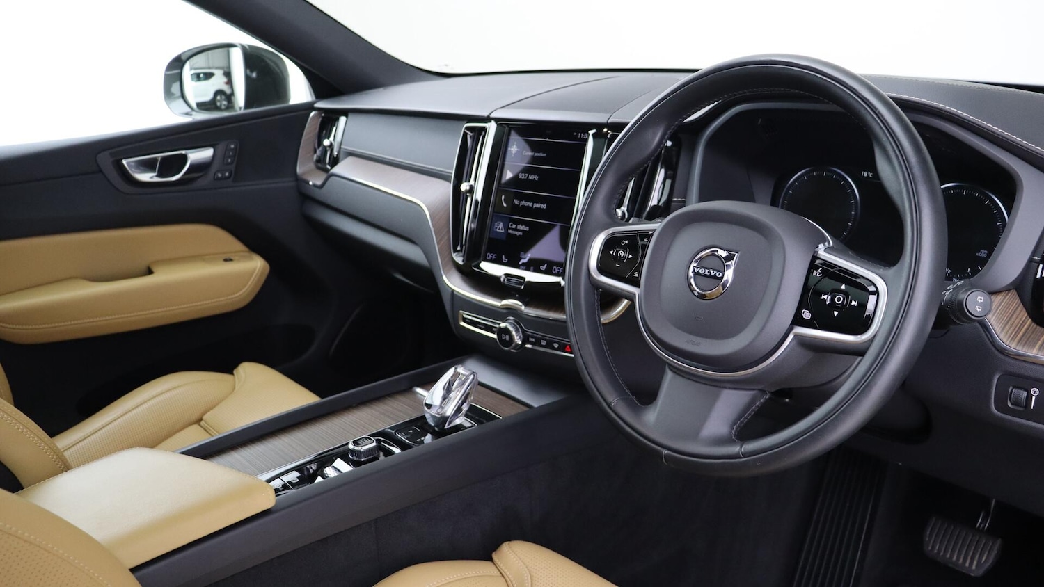 Used Volvo XC60 2021 for sale - 76059430: Photo 4