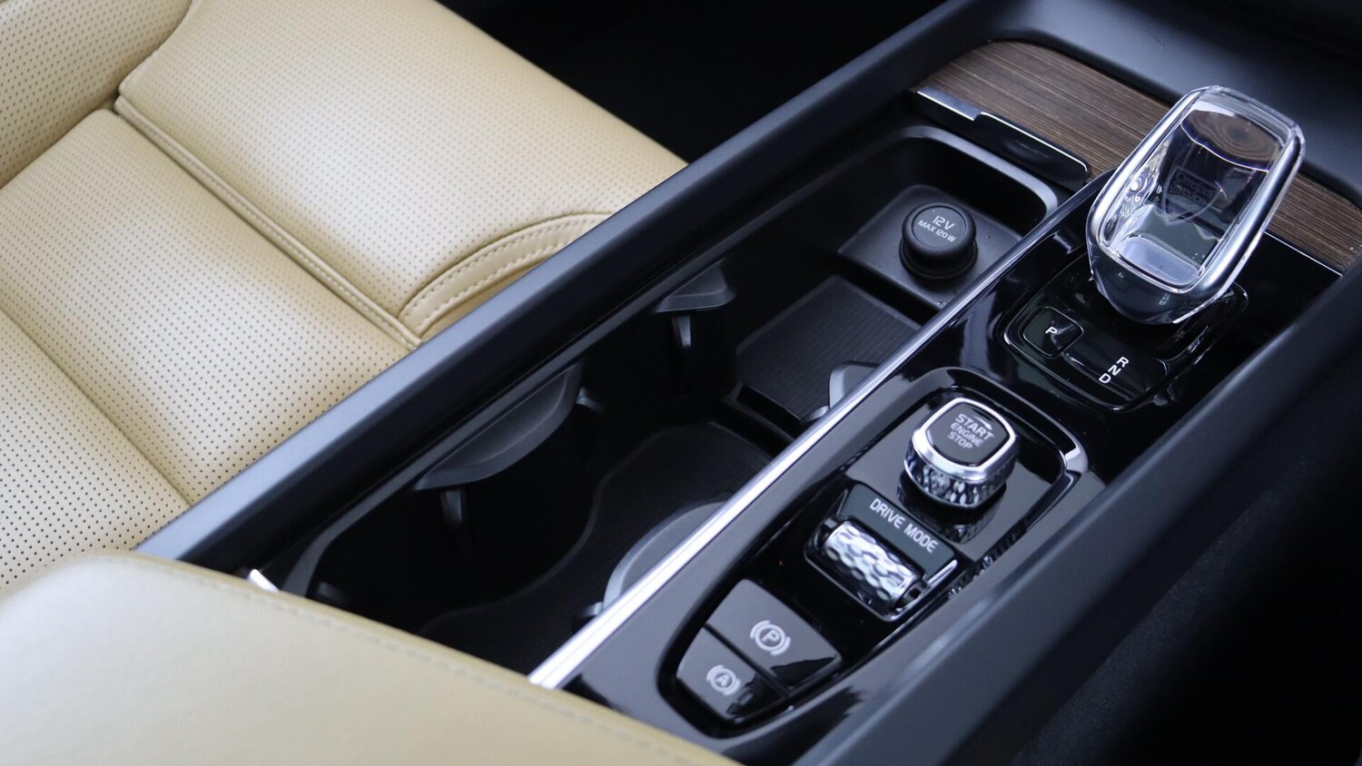 Used Volvo XC60 2021 for sale - 76059430: Photo 41