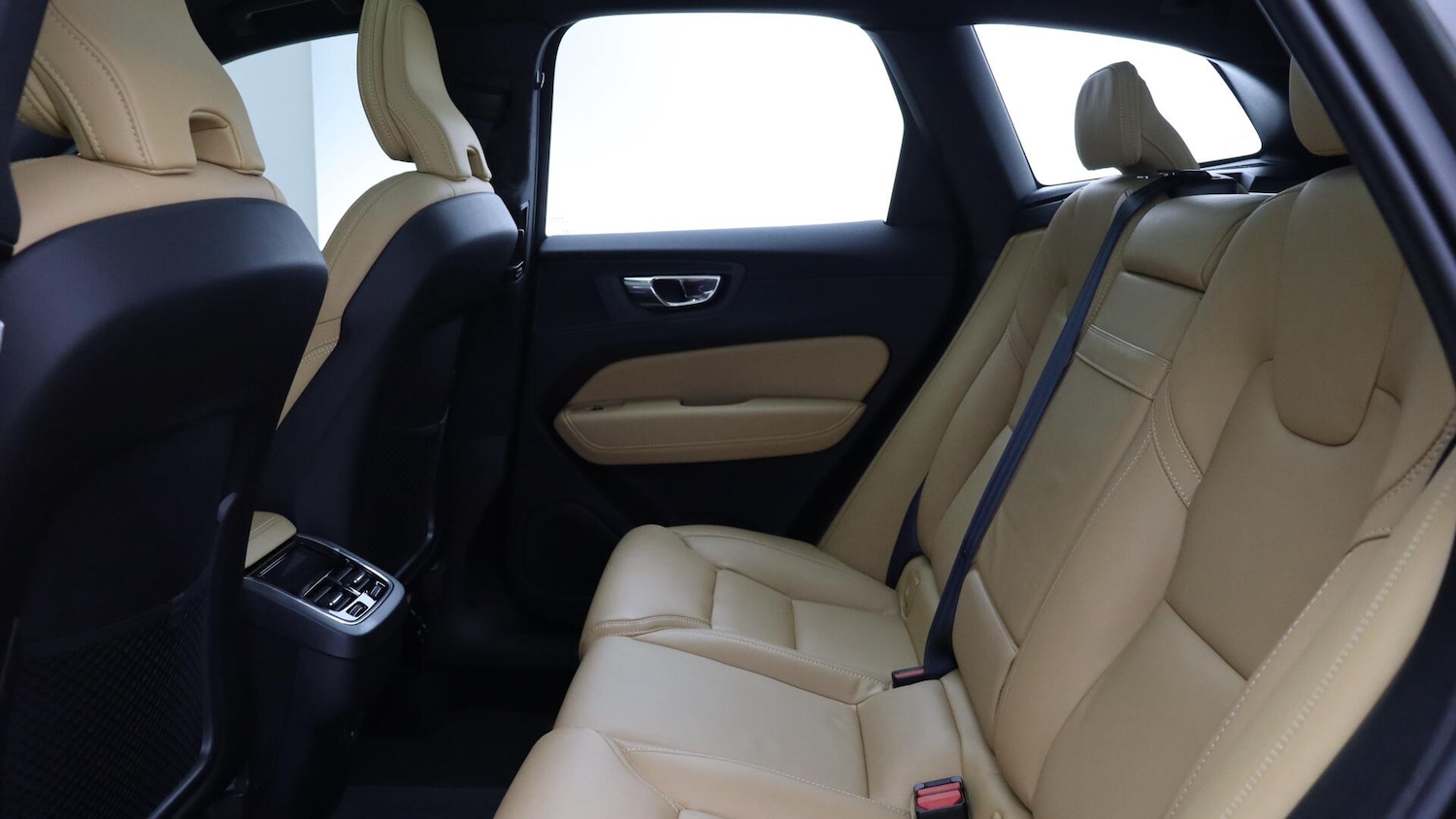 Used Volvo XC60 2021 for sale - 76059430: Photo 43