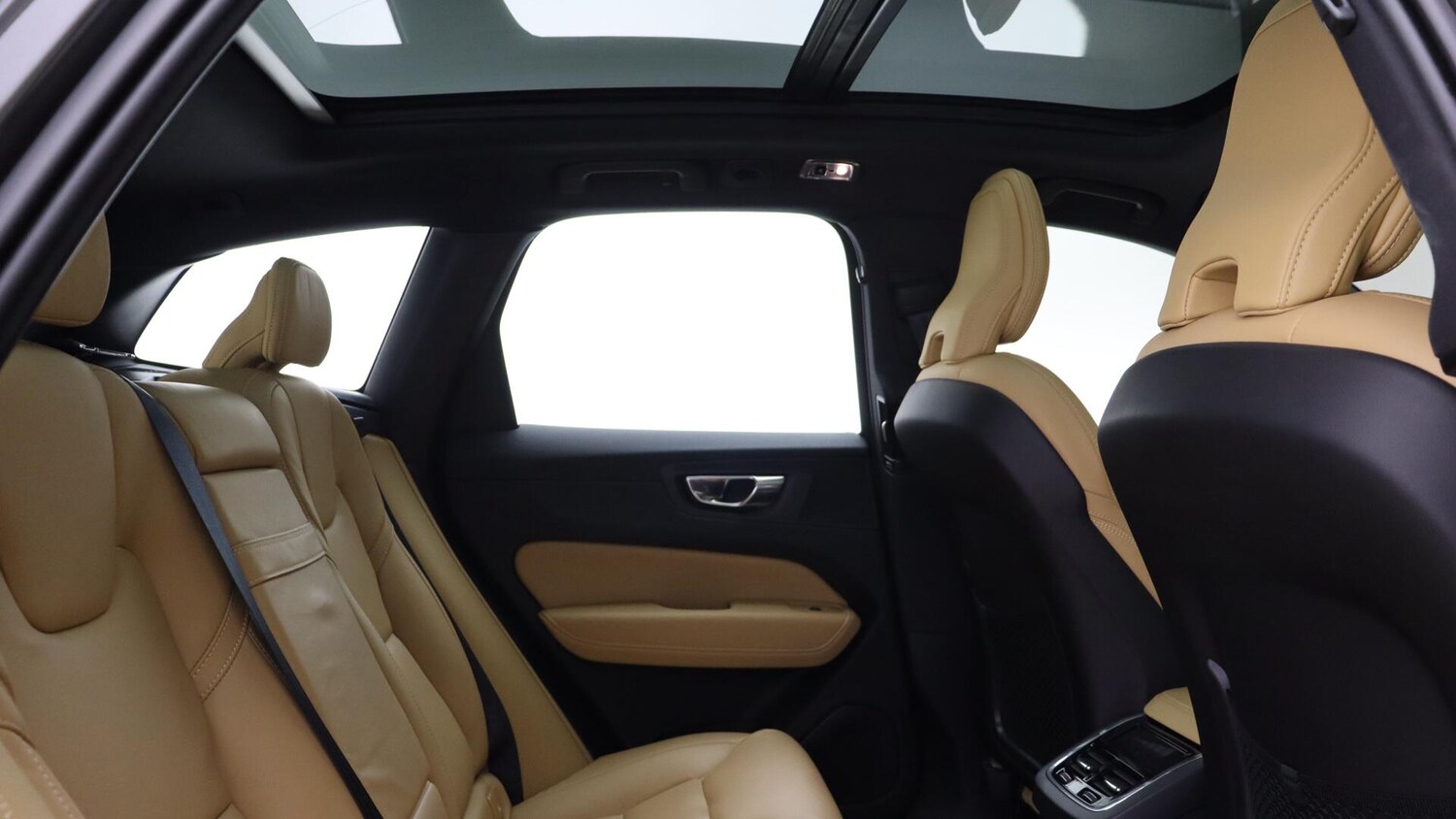 Used Volvo XC60 2021 for sale - 76059430: Photo 6