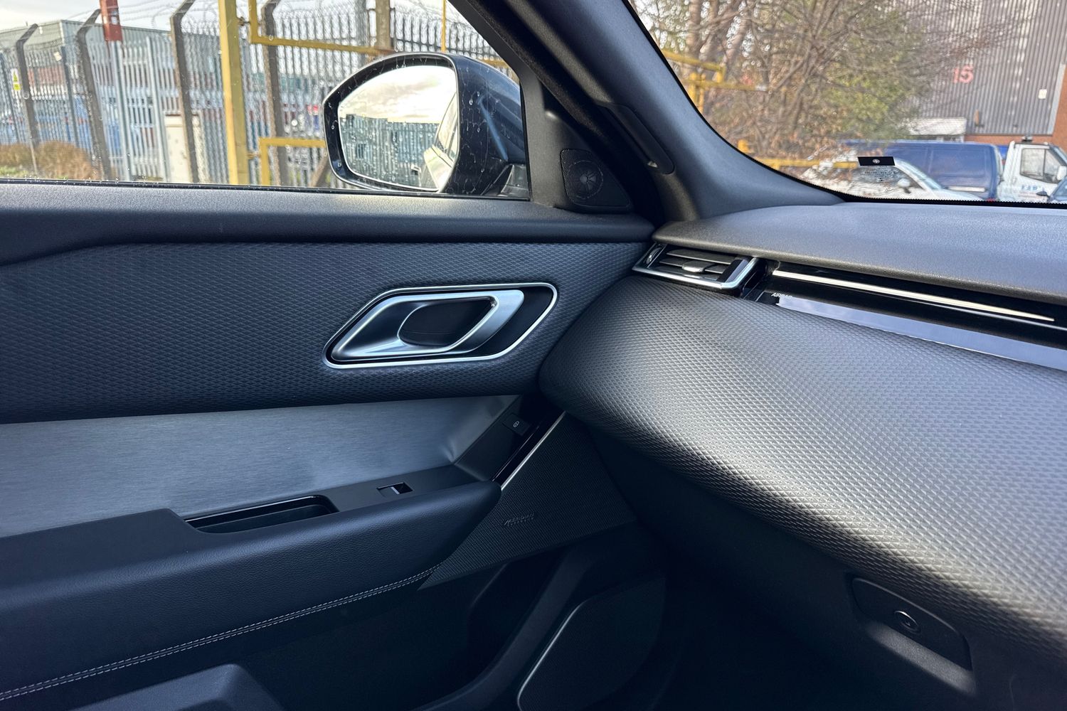 Used Land Rover Range Rover Velar 2017 for sale - 76739546: Photo 35