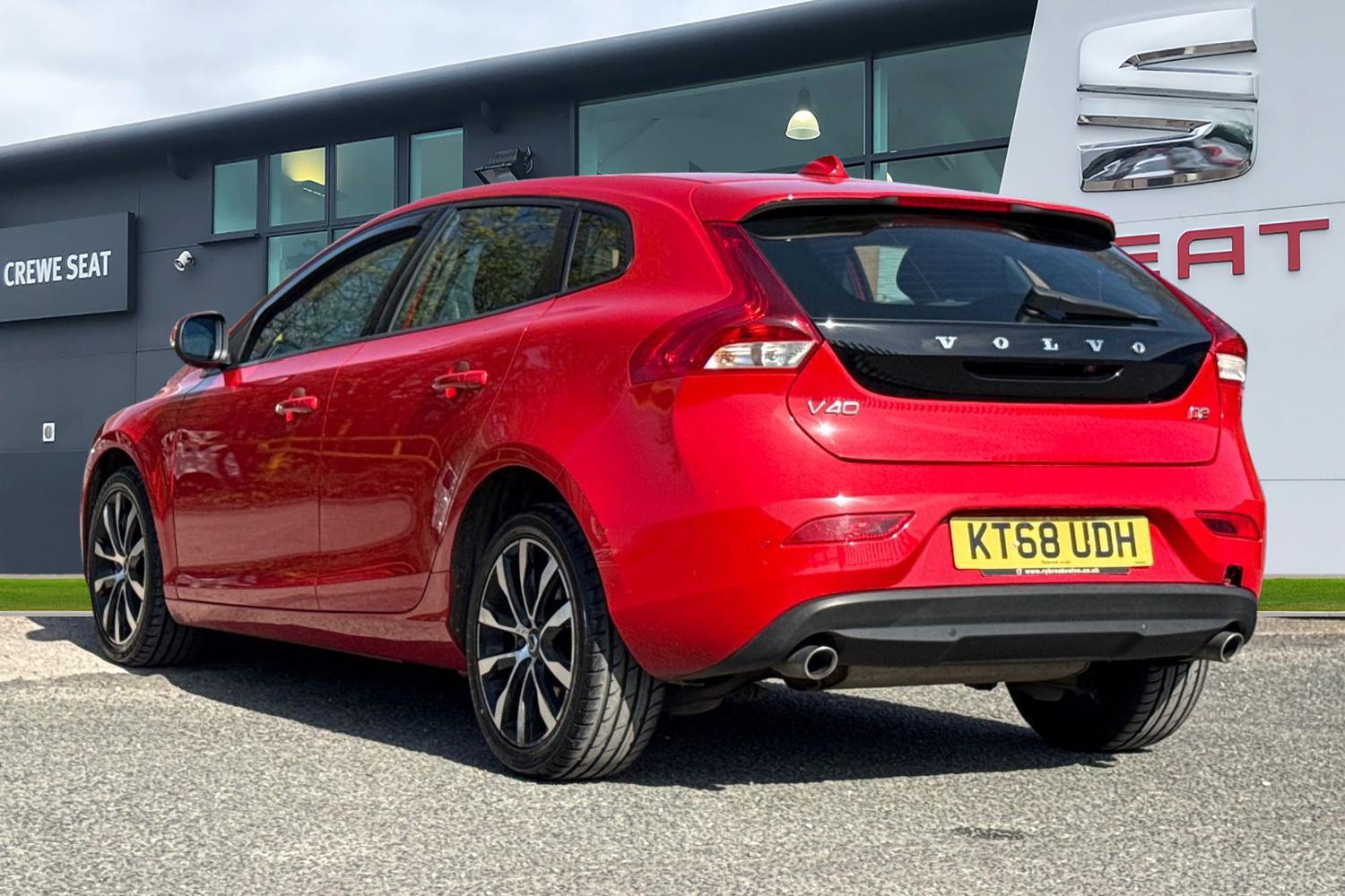 Used Volvo V40 2019 for sale - 78168563: Photo 2
