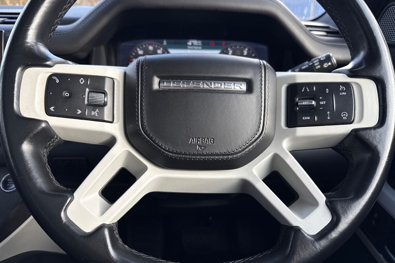 Used Land Rover Defender 90 2022 for sale - 76629971: Photo 32