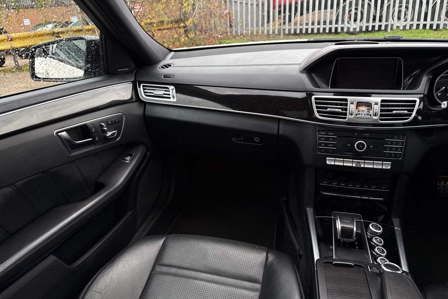 Used Mercedes-Benz E Class 2015 for sale - 76546198: Photo 20