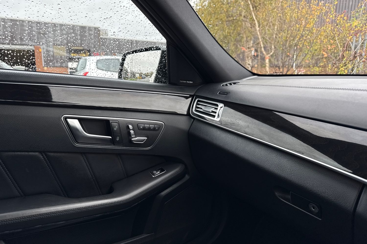 Used Mercedes-Benz E Class 2015 for sale - 76546198: Photo 35