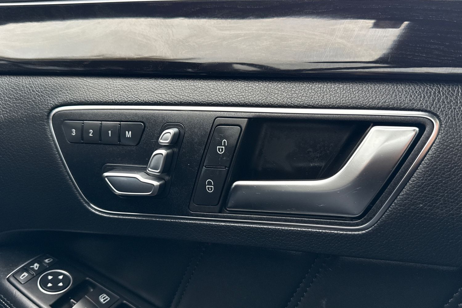 Used Mercedes-Benz E Class 2015 for sale - 76546198: Photo 38