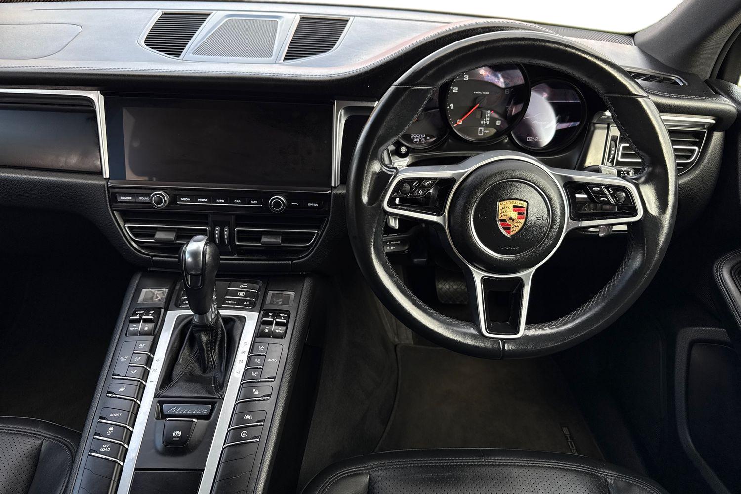 Used Porsche Macan 2020 for sale - 76376616: Photo 18