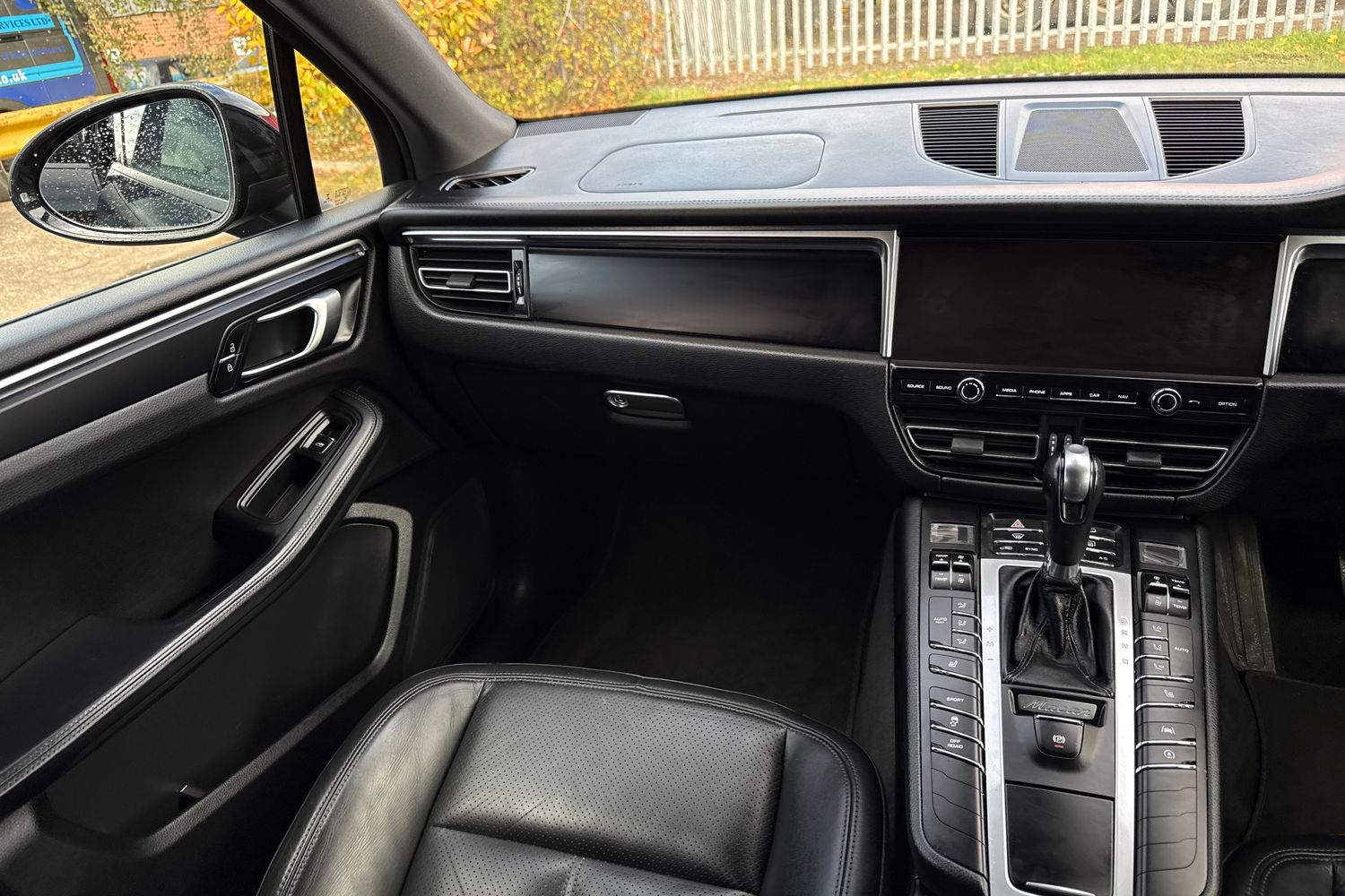 Used Porsche Macan 2020 for sale - 76376616: Photo 20