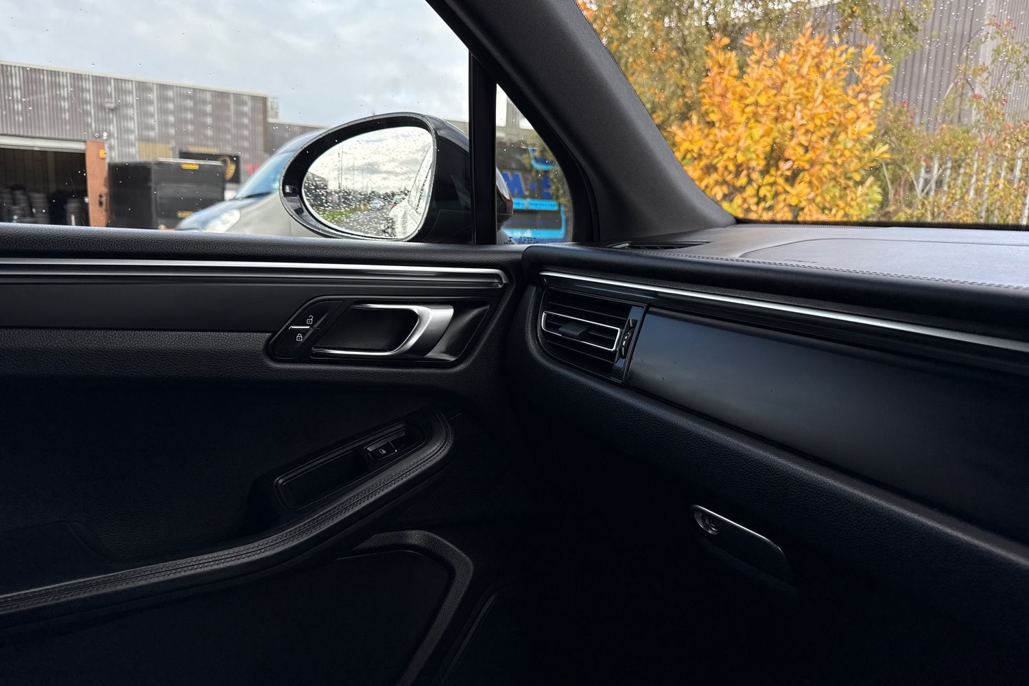 Used Porsche Macan 2020 for sale - 76376616: Photo 32