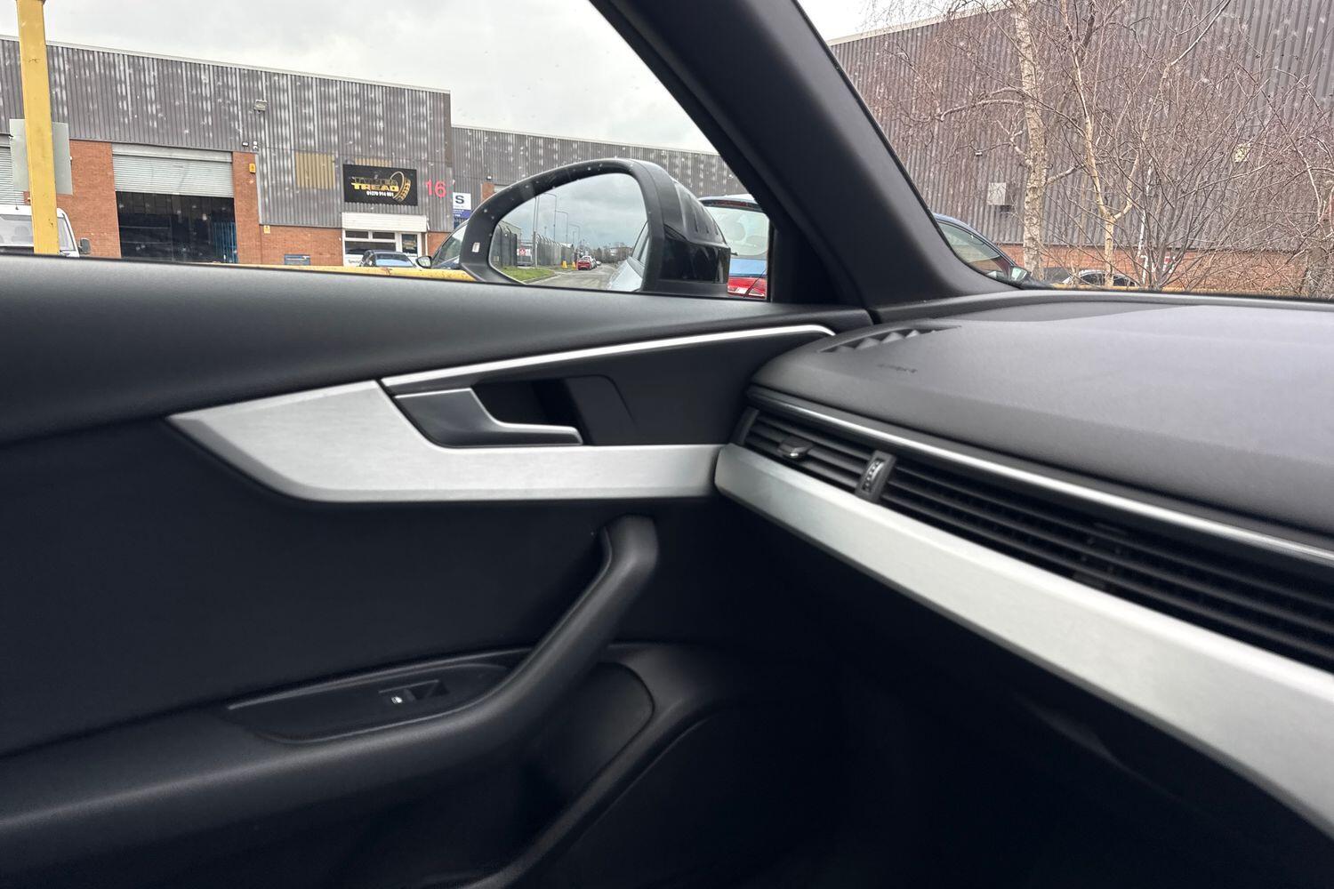 Used Audi A4 Avant 2017 for sale - 77620492: Photo 32