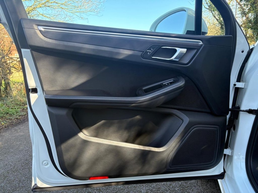 Used Porsche Macan 2016 for sale - 77734257: Photo 46