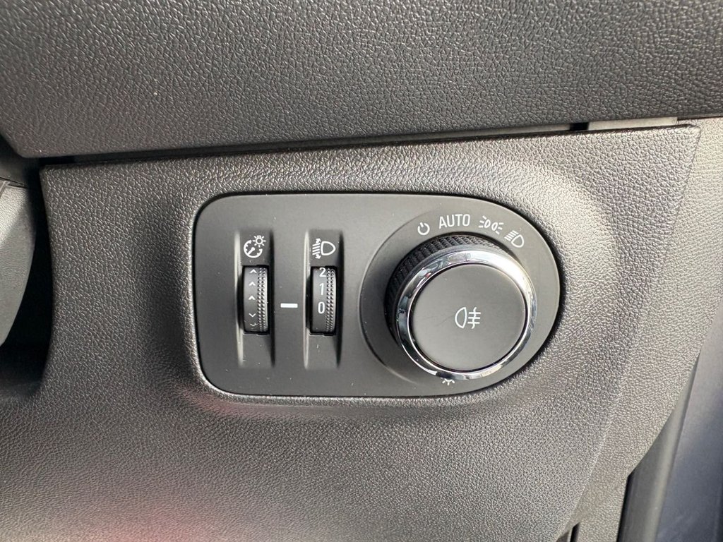 Used Vauxhall ADAM 2015 for sale - 77734215: Photo 45