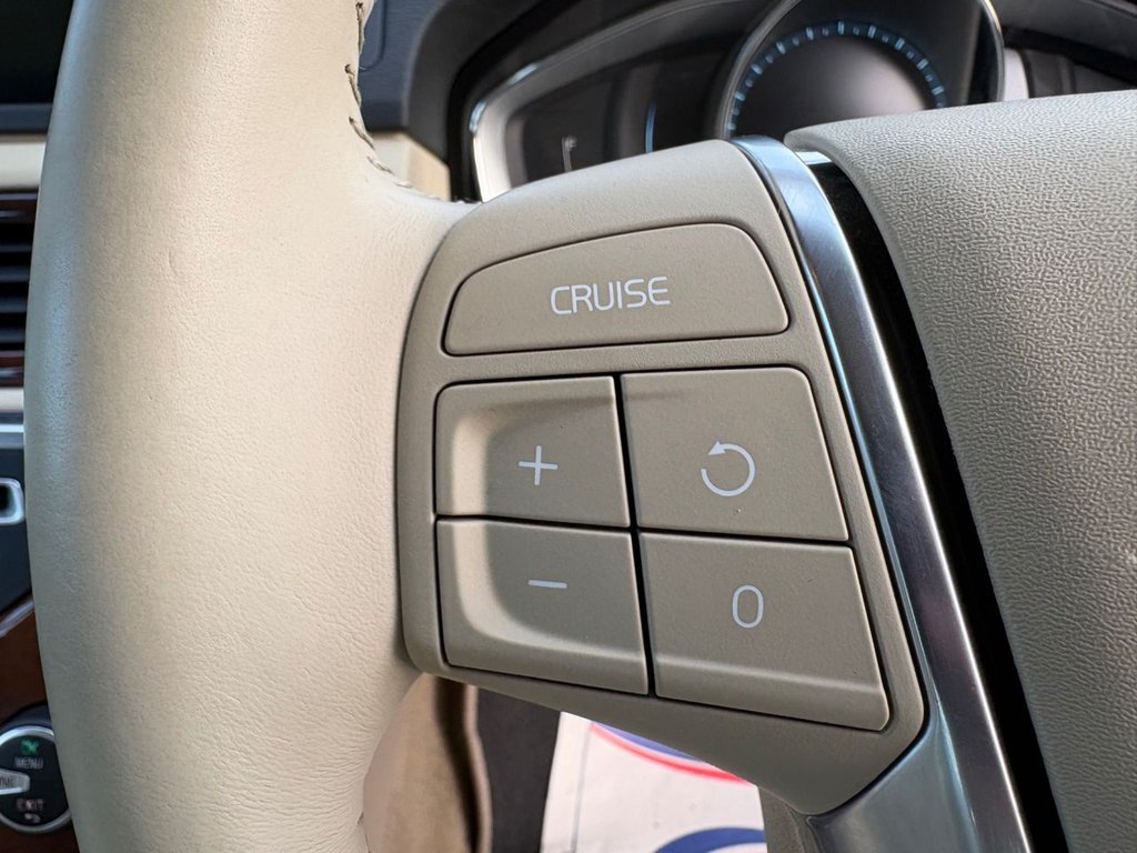 Used Volvo V70 2013 for sale - 77734116: Photo 32