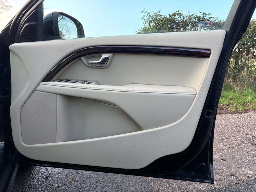 Used Volvo V70 2013 for sale - 77734116: Photo 41