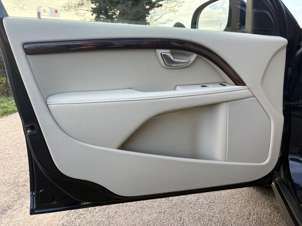 Used Volvo V70 2013 for sale - 77734116: Photo 42